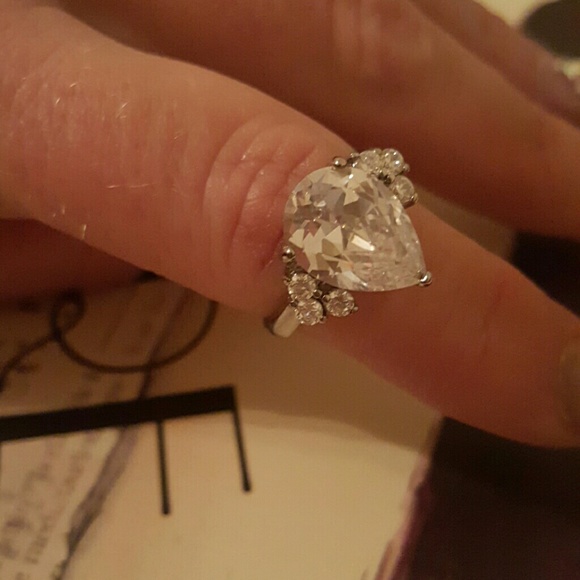 NWOT Stunning Stainless Steel Tear Shape CZ Ring!! - Picture 4 of 4