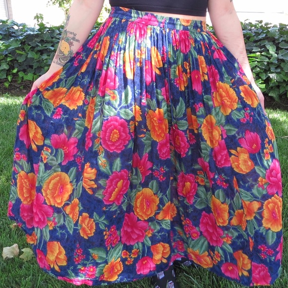 🌼 Vintage Floral Maxi Skirt 🌼