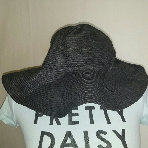 Black floppy sun hat