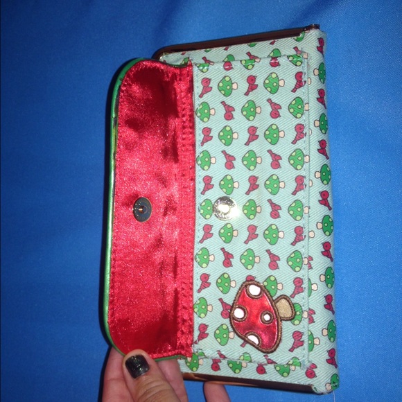❌SOLD❌Hello kitty  Sanrio mushroom wallet NWOT - Picture 3 of 3