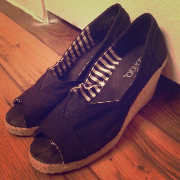 BONGO Black Open Toe Canvas Wedges - Picture 1 of 4