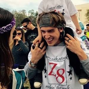 Meet your Posher, Zachary