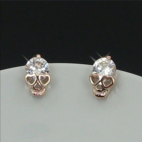 ⚡️ FLASH SALE ⚡️**LAST PAIR** Gold Skull Studs - Picture 2 of 3