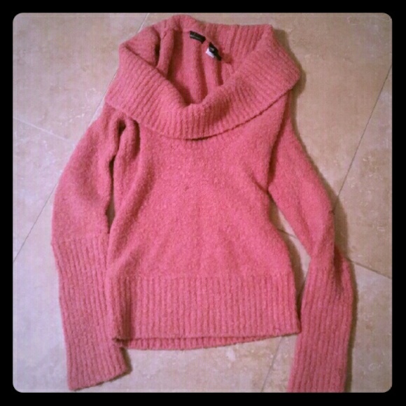 SOFTEST SWEATER EVER! Living in FL so NEVER WORN