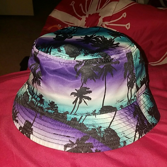 Bucket hat
