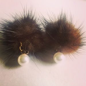 Pom poms and pearls earrings