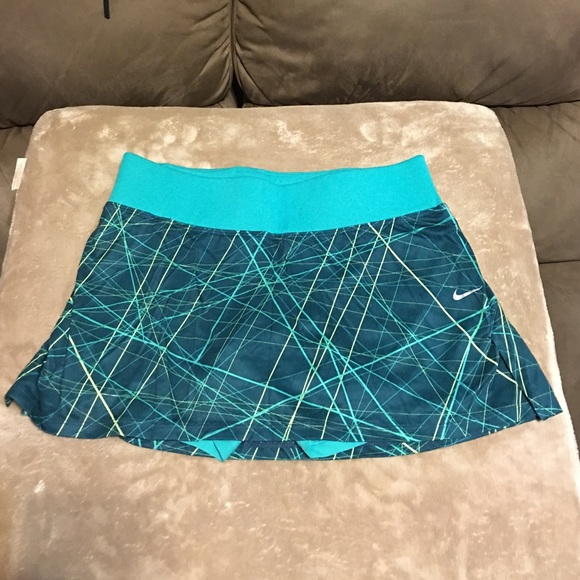 Nike Dri-Fit Skirt w / Shorts.