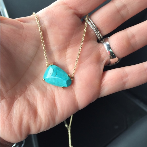 Kendra Scott necklace