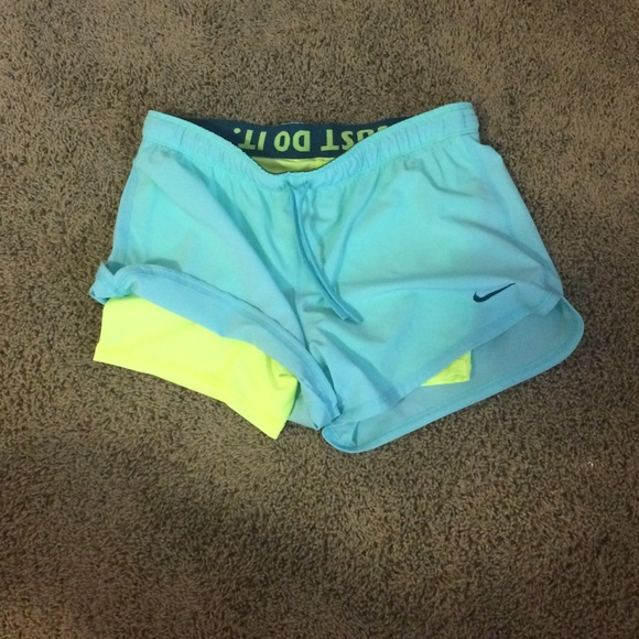 Nike Shorts 💙💛