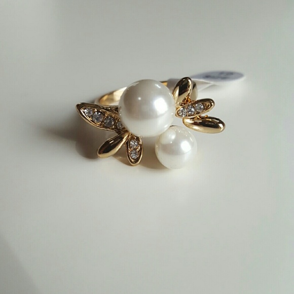 Jewelry - Pearl and Crystal Accented Ring