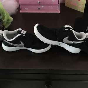 Nike roshe toddler 10c
