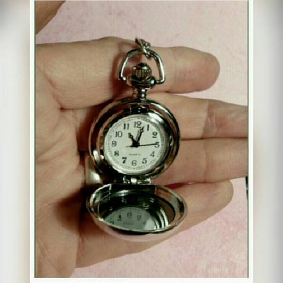 💕JUST IN💕🆕WHIMSICAL MINI CAT WATCH NECKLACE - Picture 3 of 3