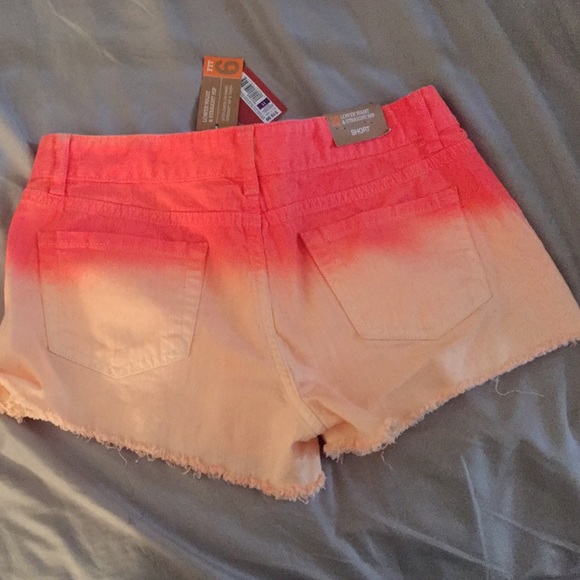 Shorts - Picture 3 of 3