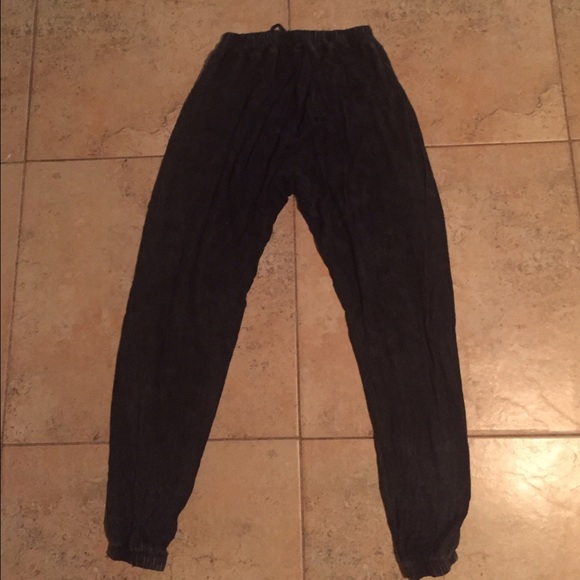 Soft, lightweight charcoal sweatpants - Picture 2 of 3