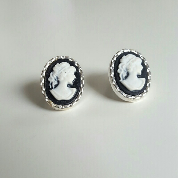Jewelry - Black and White Cameo Earrings