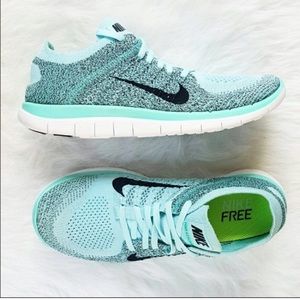 Size 5 Women's Nike Tiffany blue flyknits