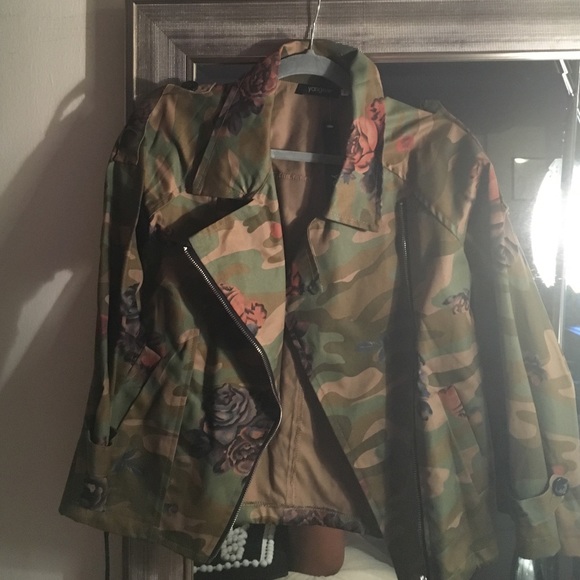 Sale Last 2 Remaining NWOT Camo and Floral jacket. - Picture 4 of 4