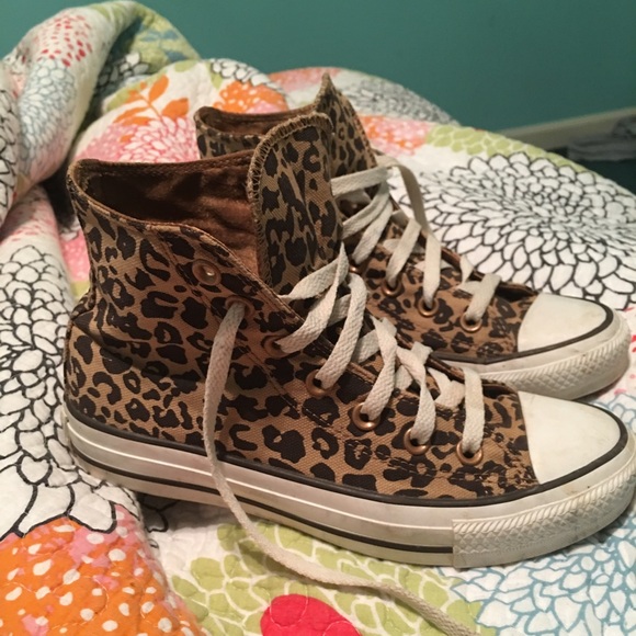 Cheetah converse size 6.5 in women's