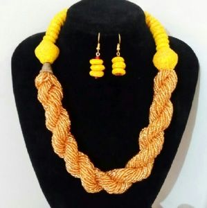 Necklace and earing set