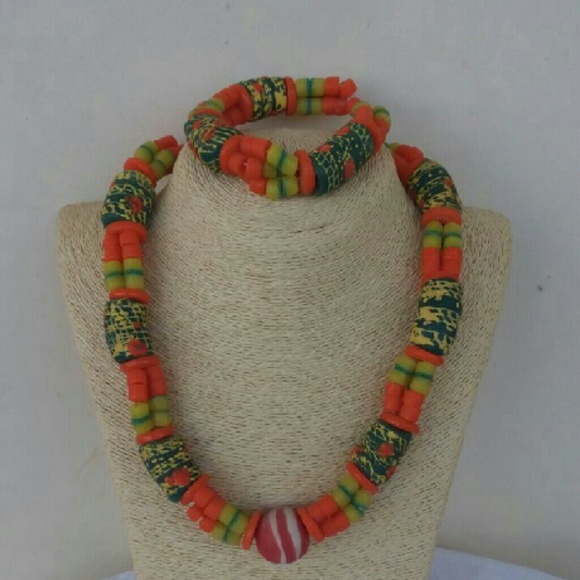 Necklace and bracelet set