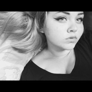 Meet your Posher, Kayla