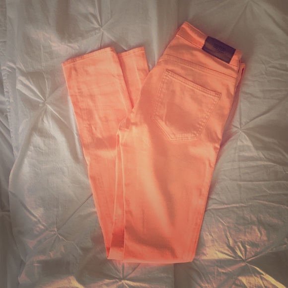 Peach H&M skinny jeans 🍑