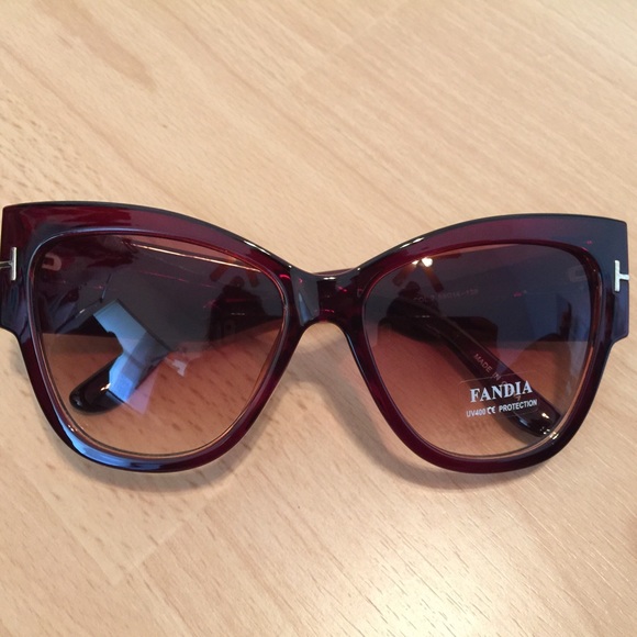 Brown cat eye sunglasses