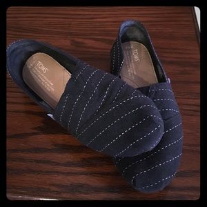 Like new black TOMS