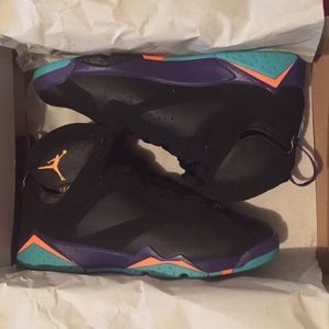 Jordan Retro 7 Lola Bunnies