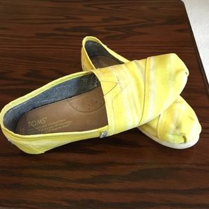 Yellow TOMS great condition