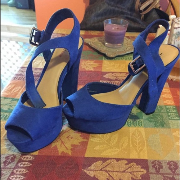 High heel pumps