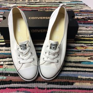 🔥🔥BRAND NEW WHITE CONVERSE🔥🔥