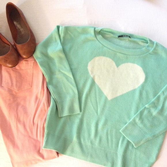 Big Heart Sweater - Picture 2 of 4