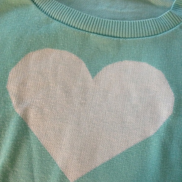 Big Heart Sweater - Picture 4 of 4