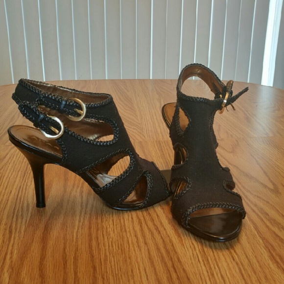 Black Tahari Sandal