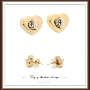 ✨Coach Turnlock Heart Earrings