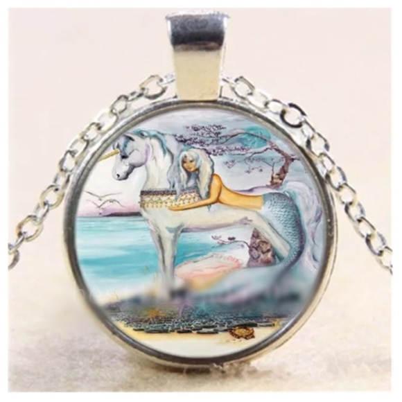 Buy 2 Get 3 FREE! NWT mermaid necklace - Picture 1 of 1