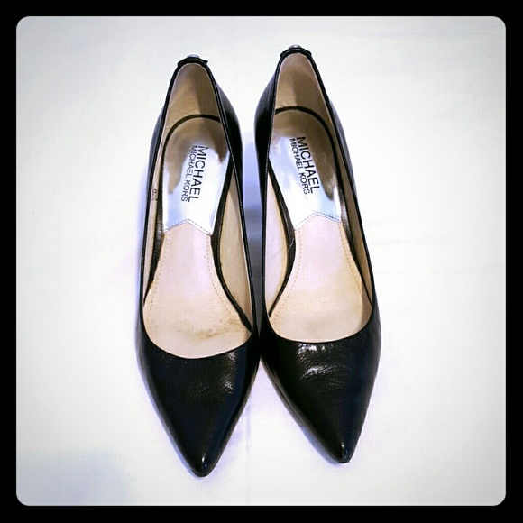 Michael Kors black pumps