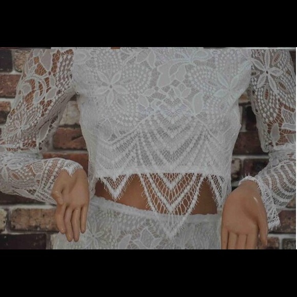 Romantic two piece lace set - Picture 2 of 4