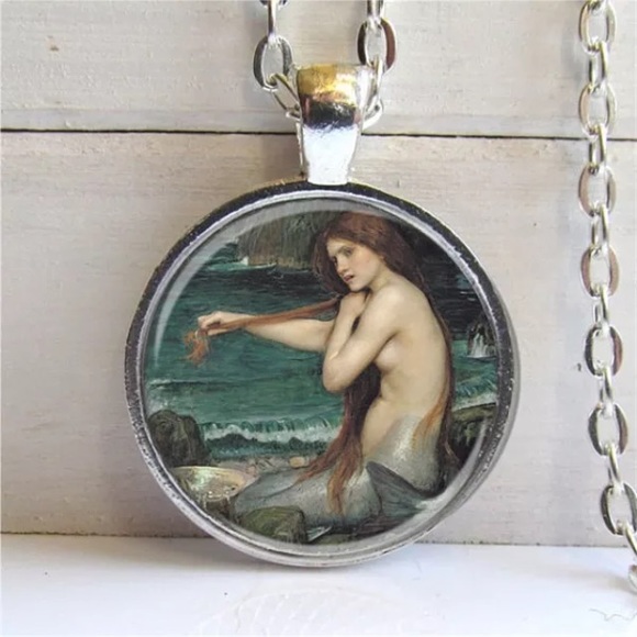 Buy 2 Get 3 FREE! NWT mermaid necklace - Picture 1 of 1