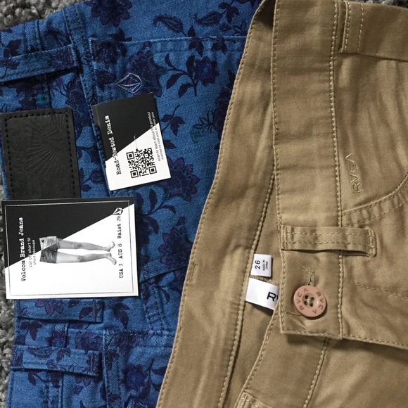NWT & NWOT Volcom, Roxy, and RVCA shorts bundle 🤗 - Picture 2 of 4