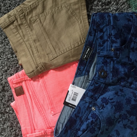 NWT & NWOT Volcom, Roxy, and RVCA shorts bundle 🤗 - Picture 4 of 4