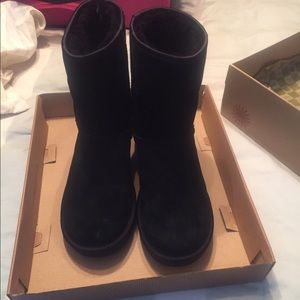 Ugg size 7 black crystal bow short boots
