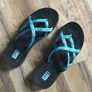 Teva Olowahu flip flops!
