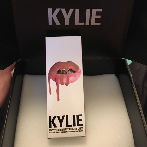 Trying Kylie Cosmetics Lip Kit in Candy K | Review and  Kylie lip kit CANDY K