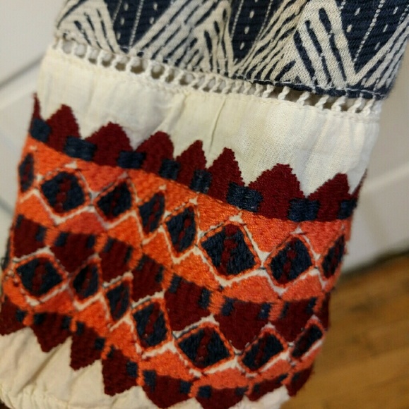 Embroidered top - Picture 3 of 4