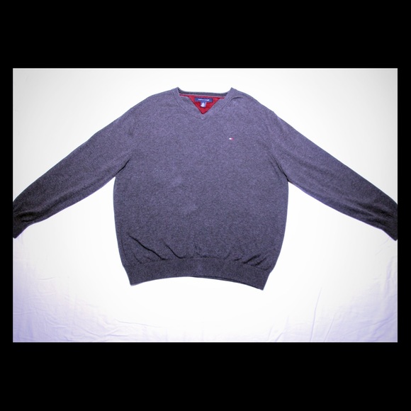 Tommy Hilfiger men vneck sweater.