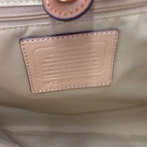 Coach Peyton Signature Bag - Picture 2 of 4