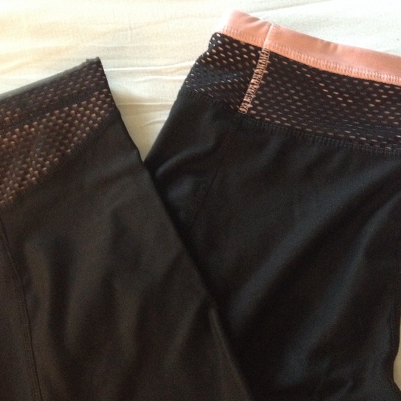 Black and Pink Capri - Picture 4 of 4