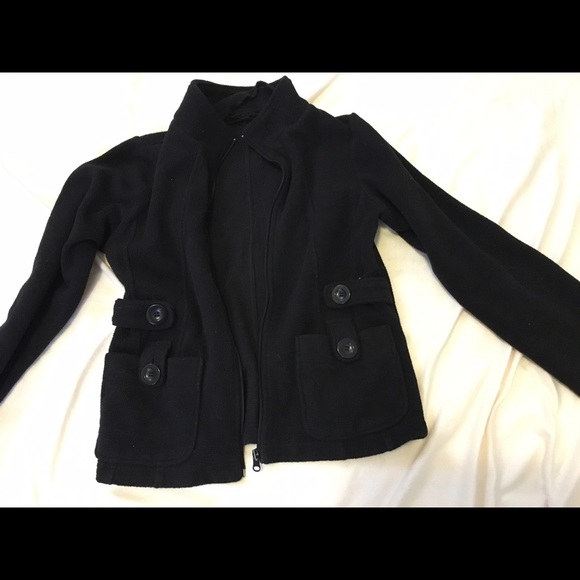 Three-quarter arm length fleece.